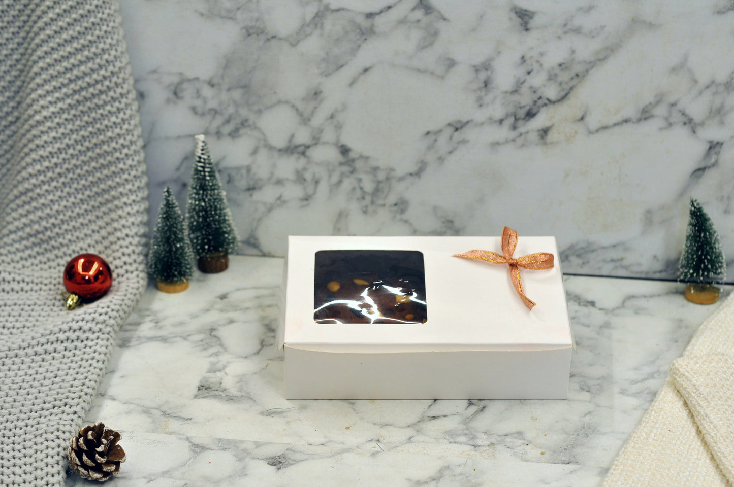 Christmas Gift Box ( 1 Plum Cake + 1 Brownie + Chocolates)