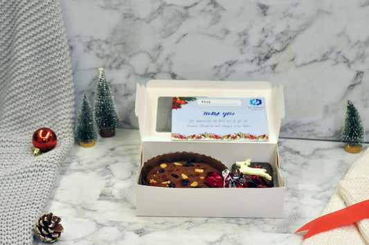 Christmas Gift Box ( 1 Plum Cake + 1 Brownie + Chocolates)
