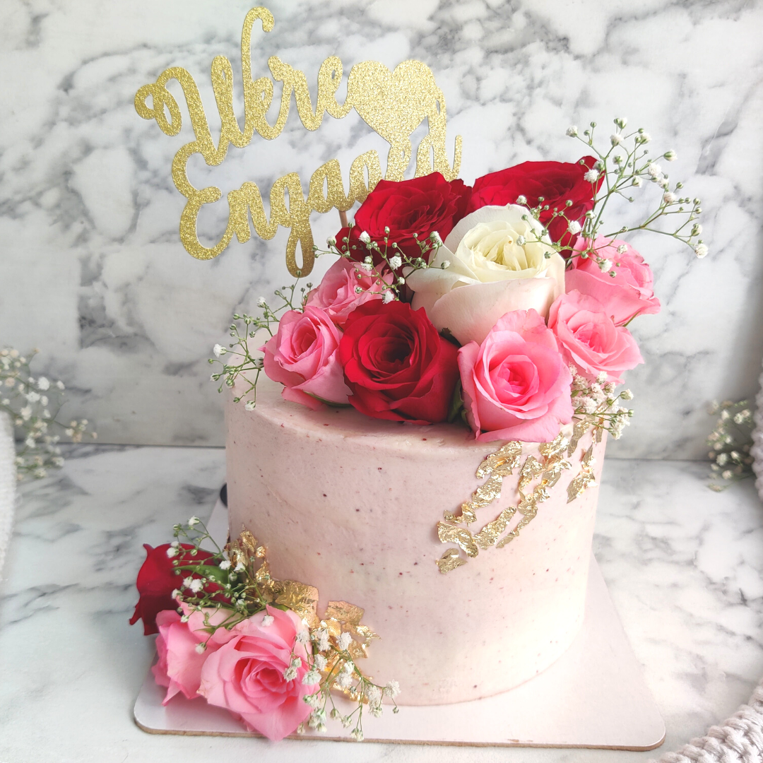 Engagement cake by Miss Shortcakes | Bridestory.com